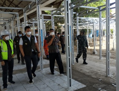 Kunjungan Bupati Kendal di Relokasi Pedagang Pasar Weleri di Terminal Bahurekso Kendal dengan Progres Pembangunan 82%