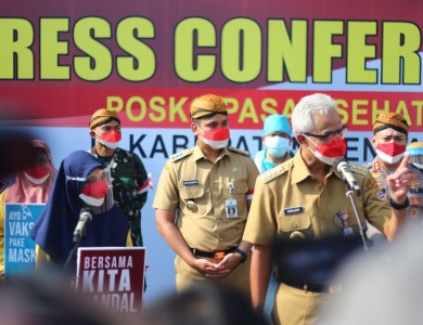 Kunjungan Kerja Bapak Gubernur Jawa Tengah, Pangdam IV / Diponegoro, Kapolda bersama Bupati Kendal dan Forkopimda untuk Meninjau Pasar Sehat di Pasar Pagi Kaliwungu Kabupaten Kendal